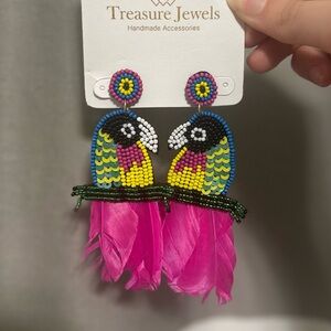 NWT Treasured Jewels Colorful Parrot Beaded Earrings with Pink Feathers